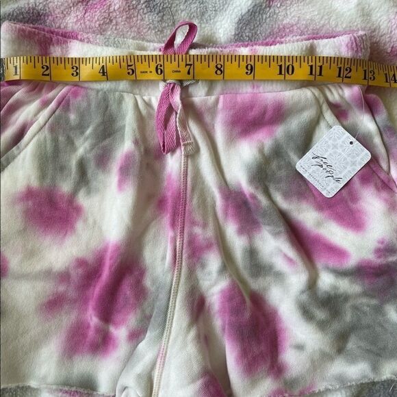 FREE  PEOPLE Kelly Wash Pink Set Sweatshirt and Shorts.Size XS /M - Picture 13 of 14